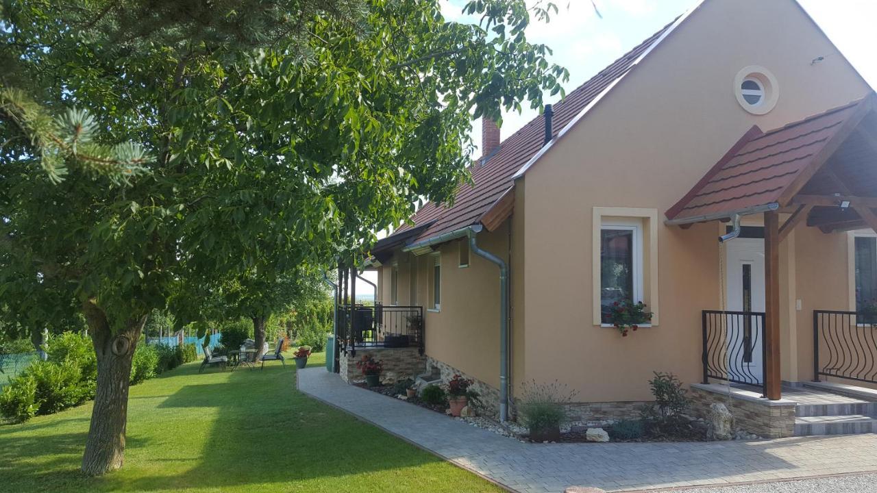 Gyöngyvirág Apartman Keszthely Exterior foto