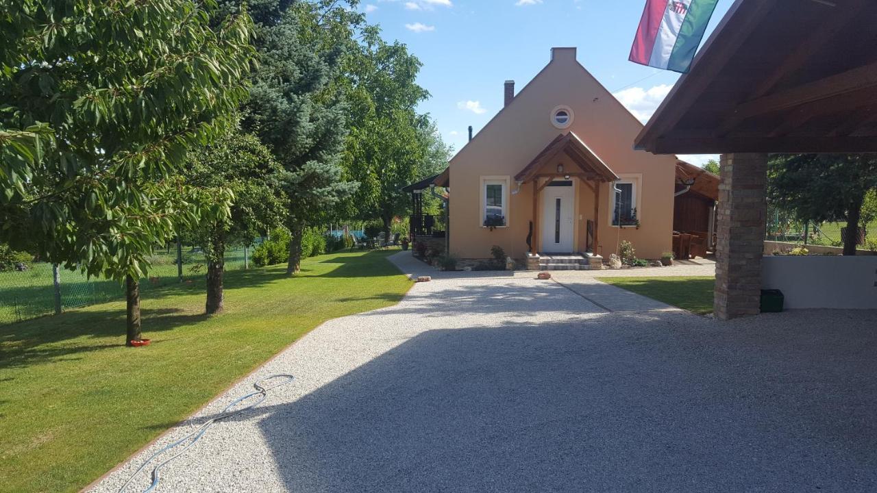 Gyöngyvirág Apartman Keszthely Exterior foto